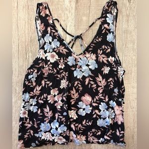 Floral tank top from American Eagle size L in perfect condition.